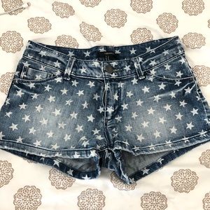 Star-pattern short shorts